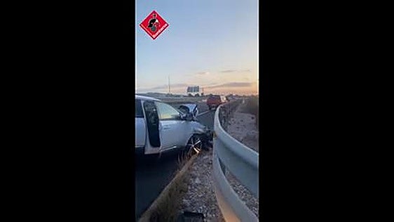 Una fallecida y dos heridos en un accidente de tráfico en la AP-7 a la altura de Crevillent