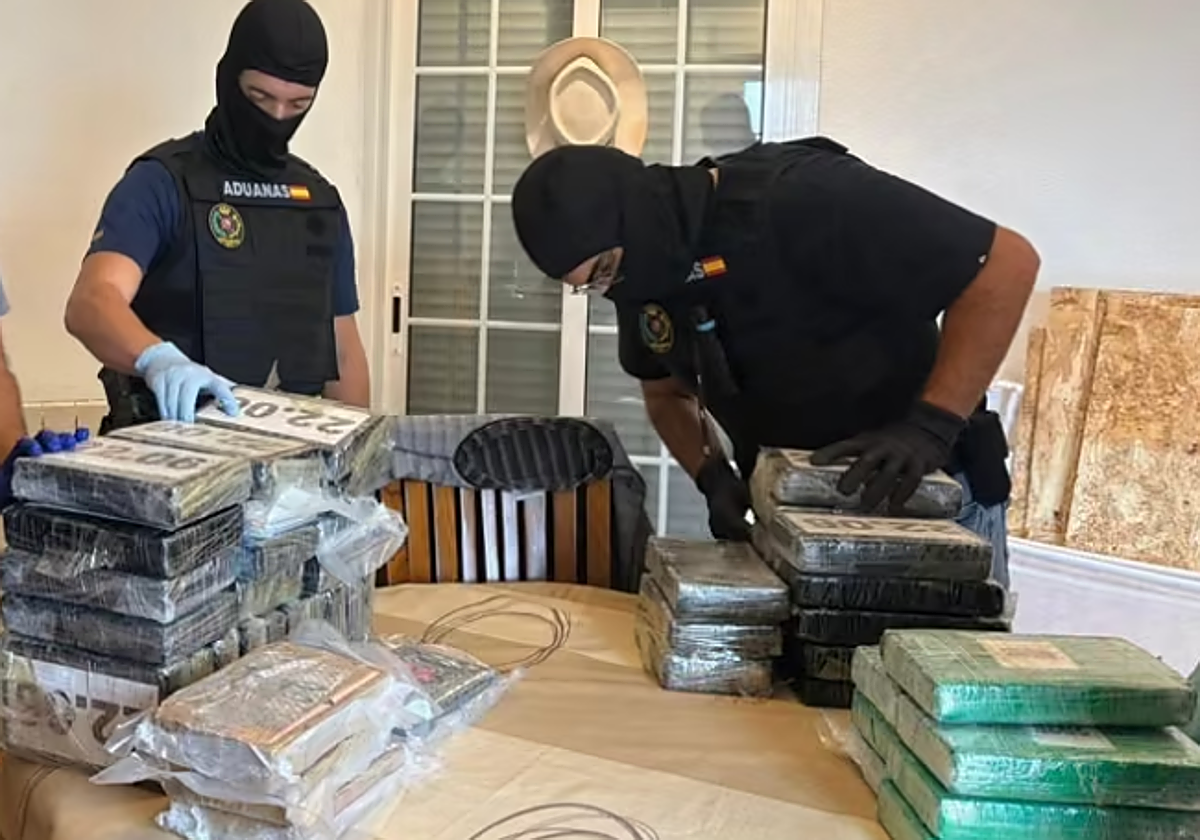 Vigilancia Aduanera confisca 84 kilos de cocaína en una operación con ...