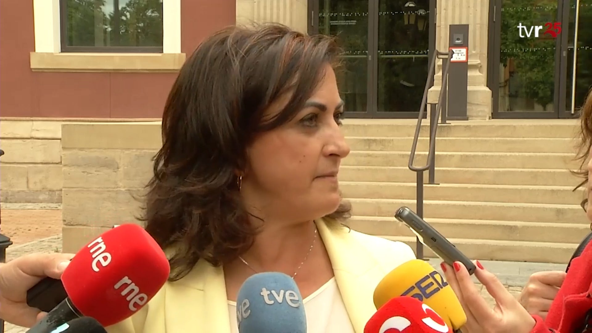 Andreu se compromete a mantener todas las escuelas rurales