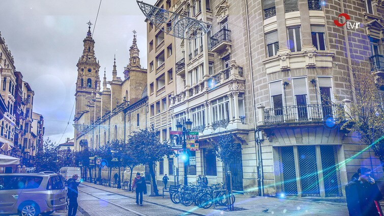 La Policía Nacional evita que tres turistas borrachos arrojen muebles por la ventana en Logroño